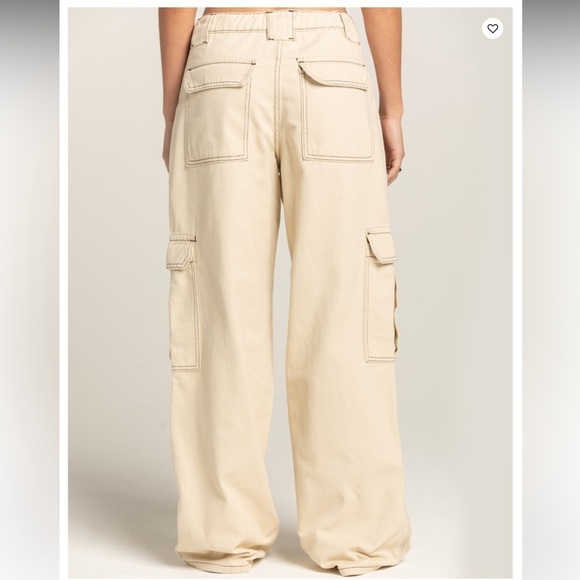 Tilly’s RSQ Cream Cargo Pants Relaxed Fit Lightweight - Picture 3 of 7